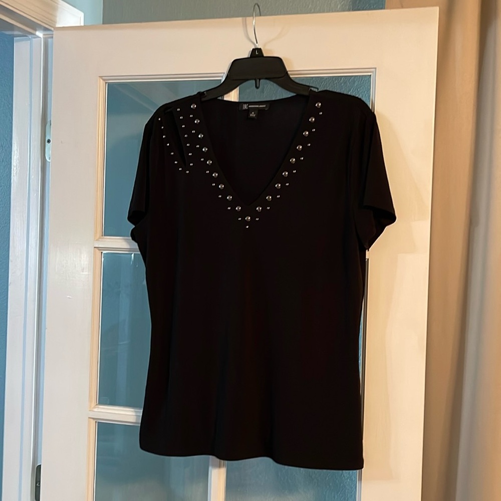 Women’s INC black top - size XL